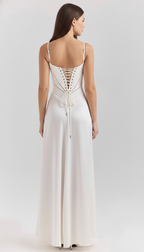 Satijnen Maxi Jurk met Korsetveters – Elegante Pasvorm