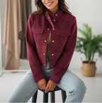 Korte Jas met Suède-Look en Gouden Knopen – Elegante Herfststijl