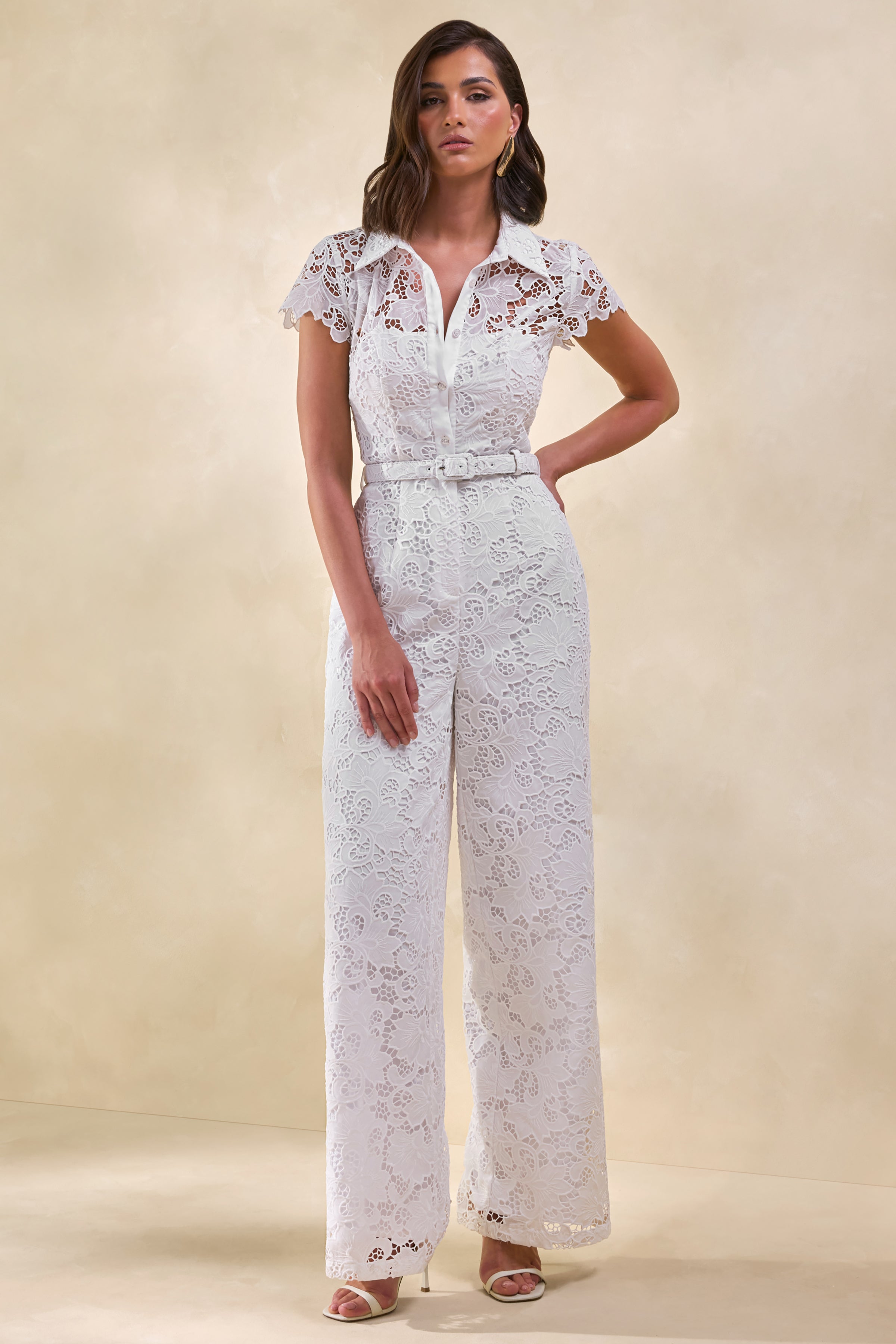 Loovay Élaris Jumpsuit, Witte Kanten Jumpsuit met Kraag en Ceintuur