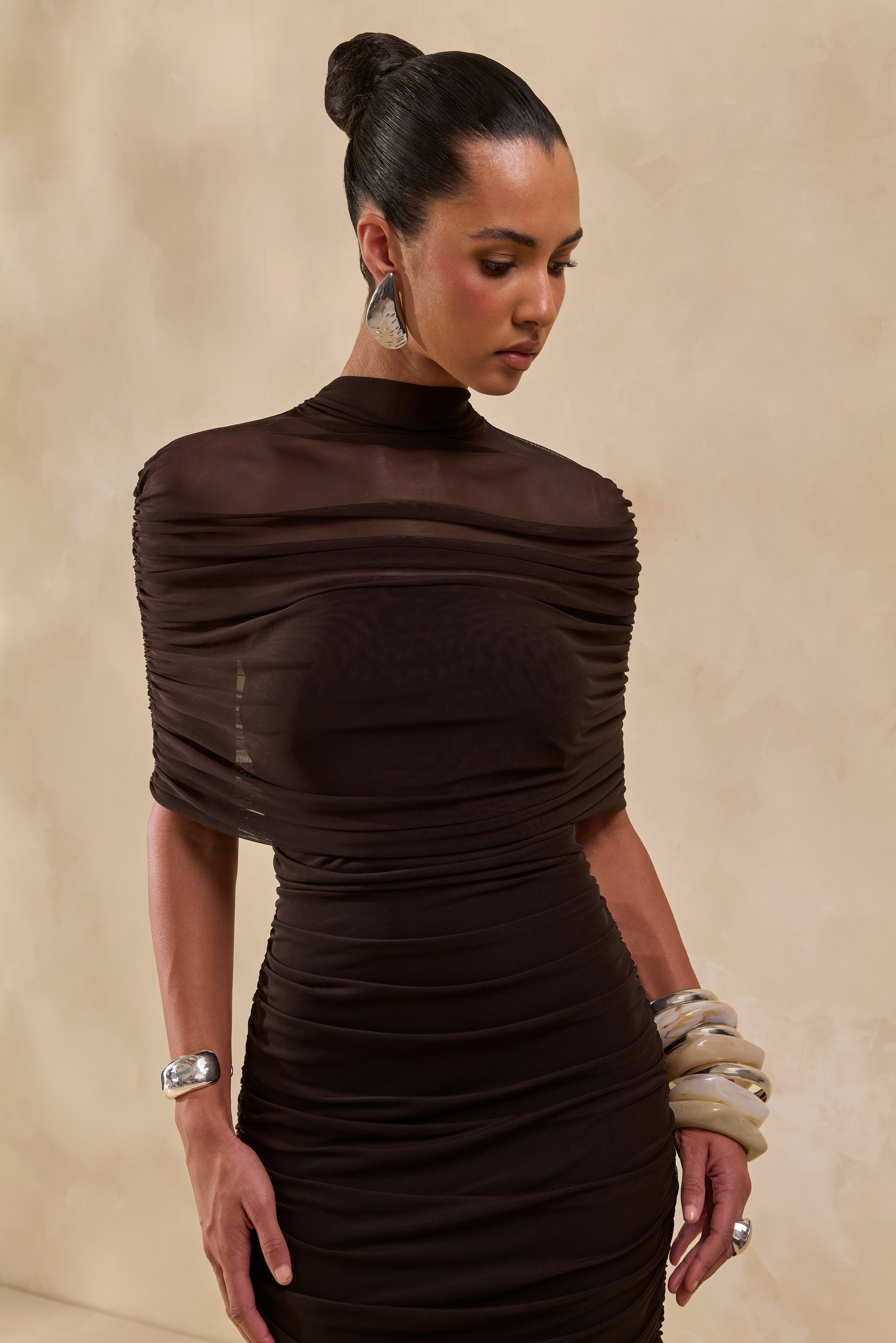 Loovay Élanor Jurk, Midi Jurk met Hoge Hals en Mesh Cape