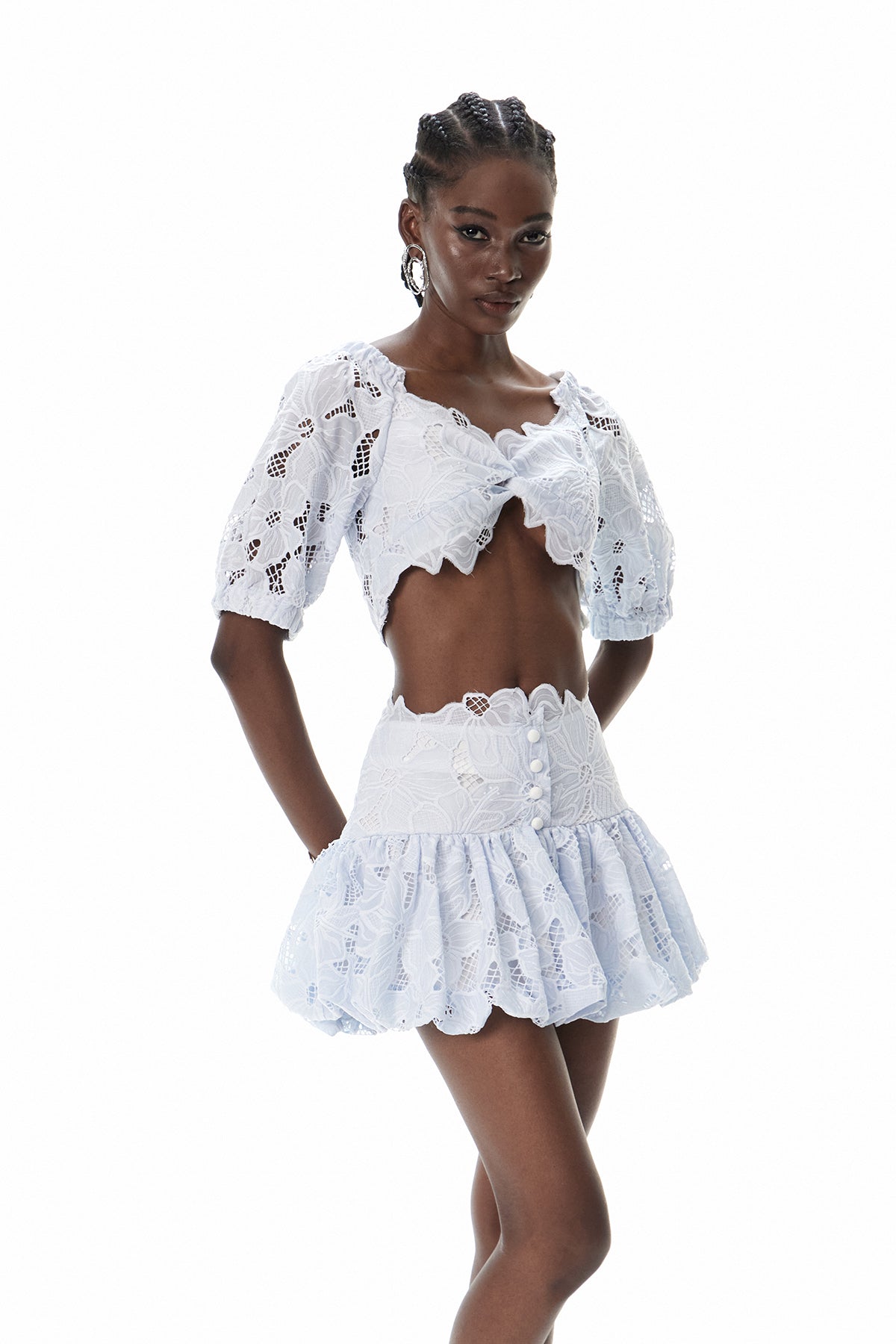 Loovay Fleurique, Witte Crop Top en Minirok Set