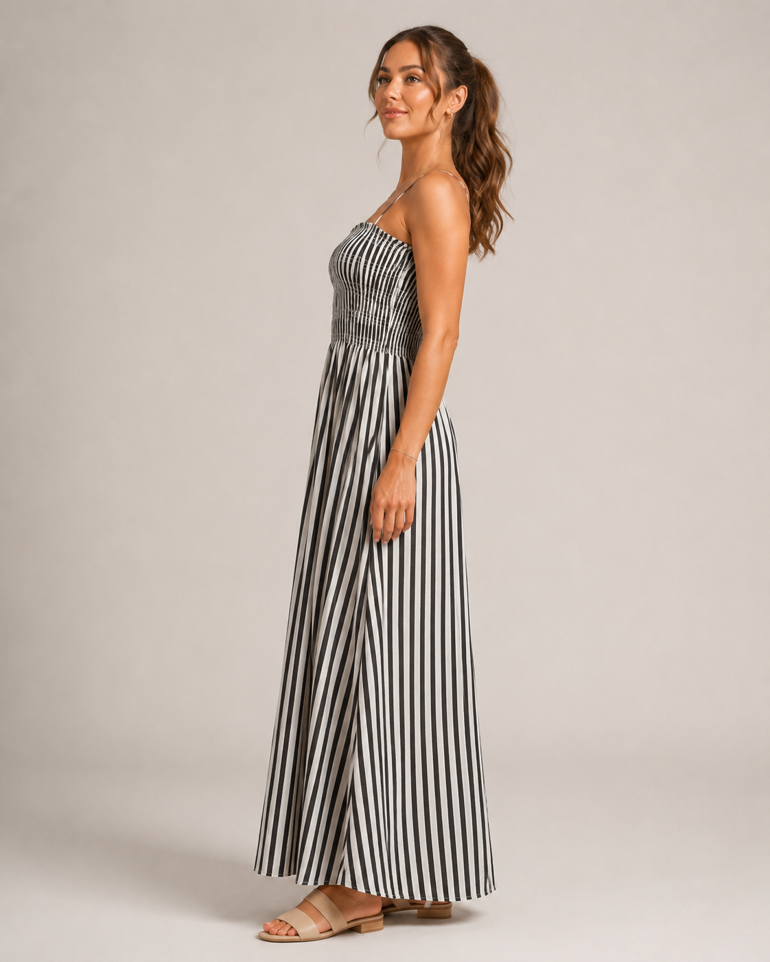 Loovay Rivora, Gestreepte Maxi-Jurk met Smocktop