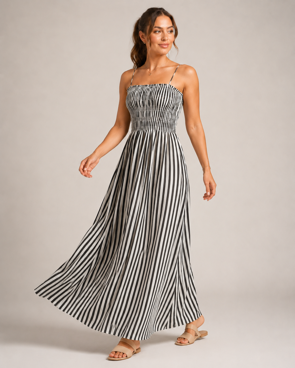 Loovay Rivora, Gestreepte Maxi-Jurk met Smocktop