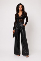 Loovay Roselisse Top, Luxe Kantdetails