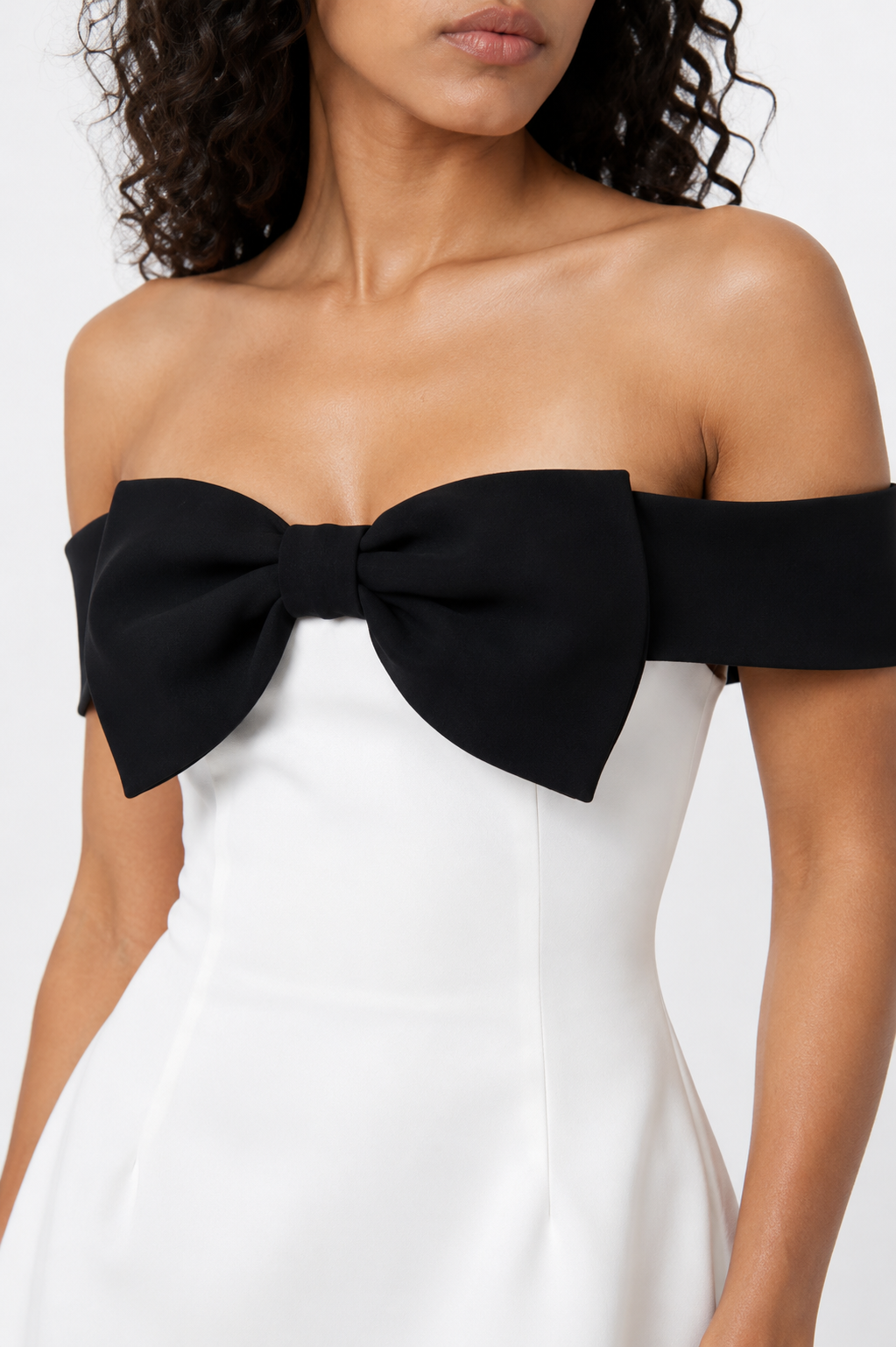 Loovay Bellafiore Mini Jurk, Strikdetail