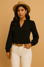 Carenza – De V-hals top die altijd chic oogt