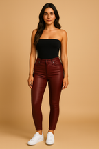 Celiora – De leren broek die kracht en stijl combineert