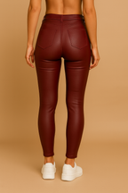 Celiora – De leren broek die kracht en stijl combineert