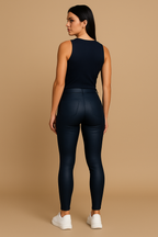 Celiora – De leren broek die kracht en stijl combineert