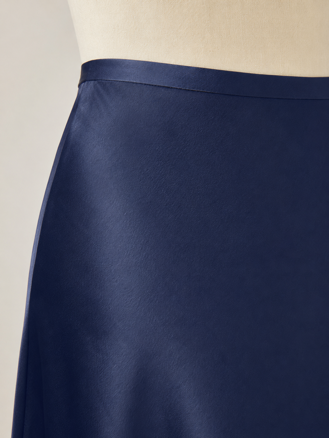 Loovay Luméra, Satijnlook Midi-Rok met Hoge Taille