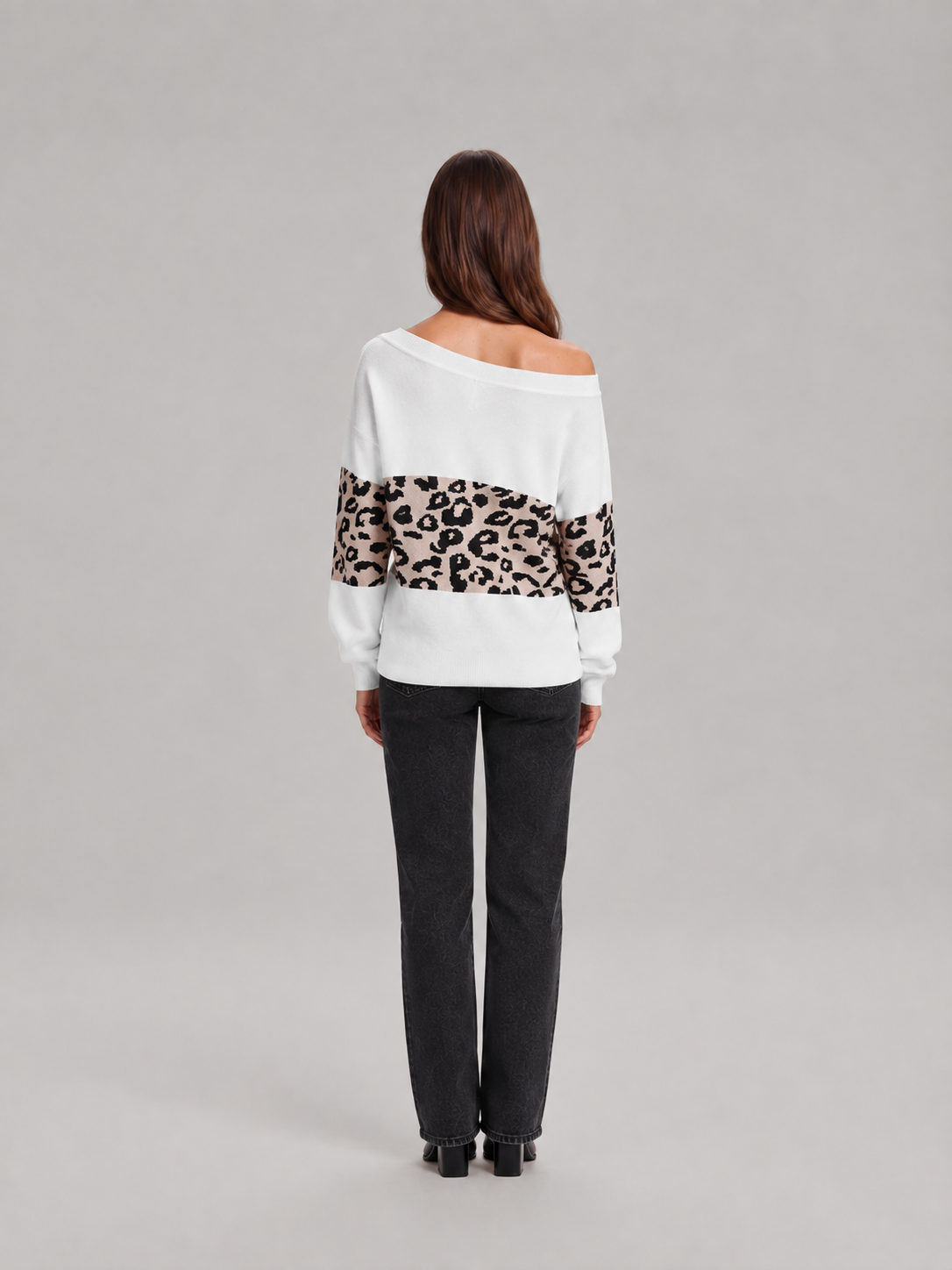 Loovay Rovina Off Shoulder Sweater met Luipaardprint