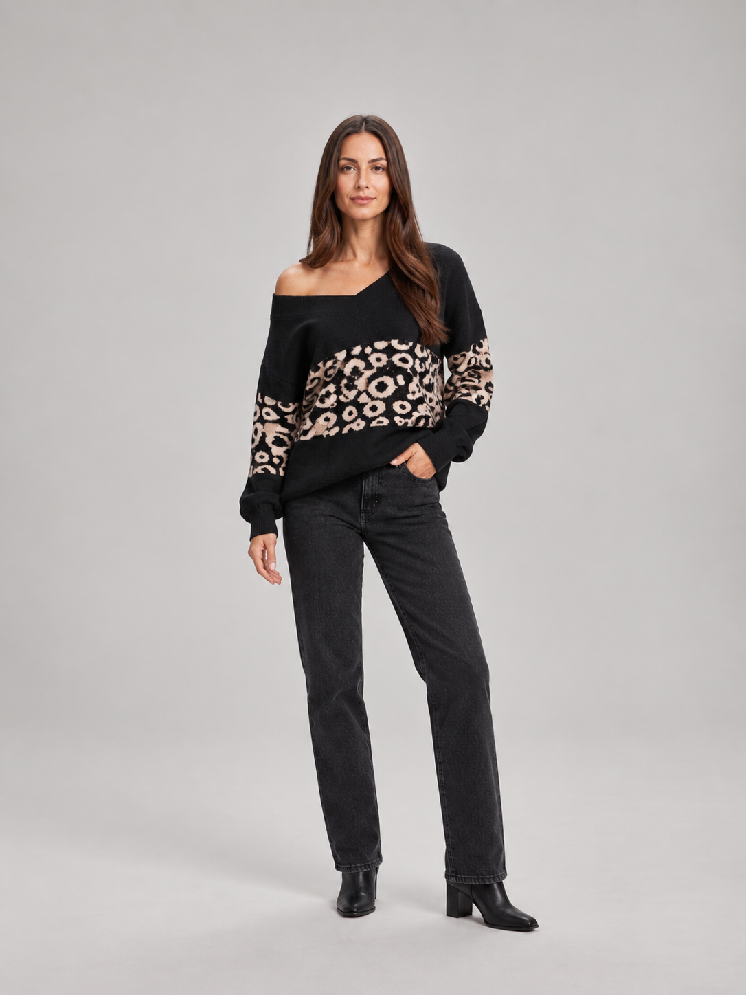 Loovay Rovina Off Shoulder Sweater met Luipaardprint