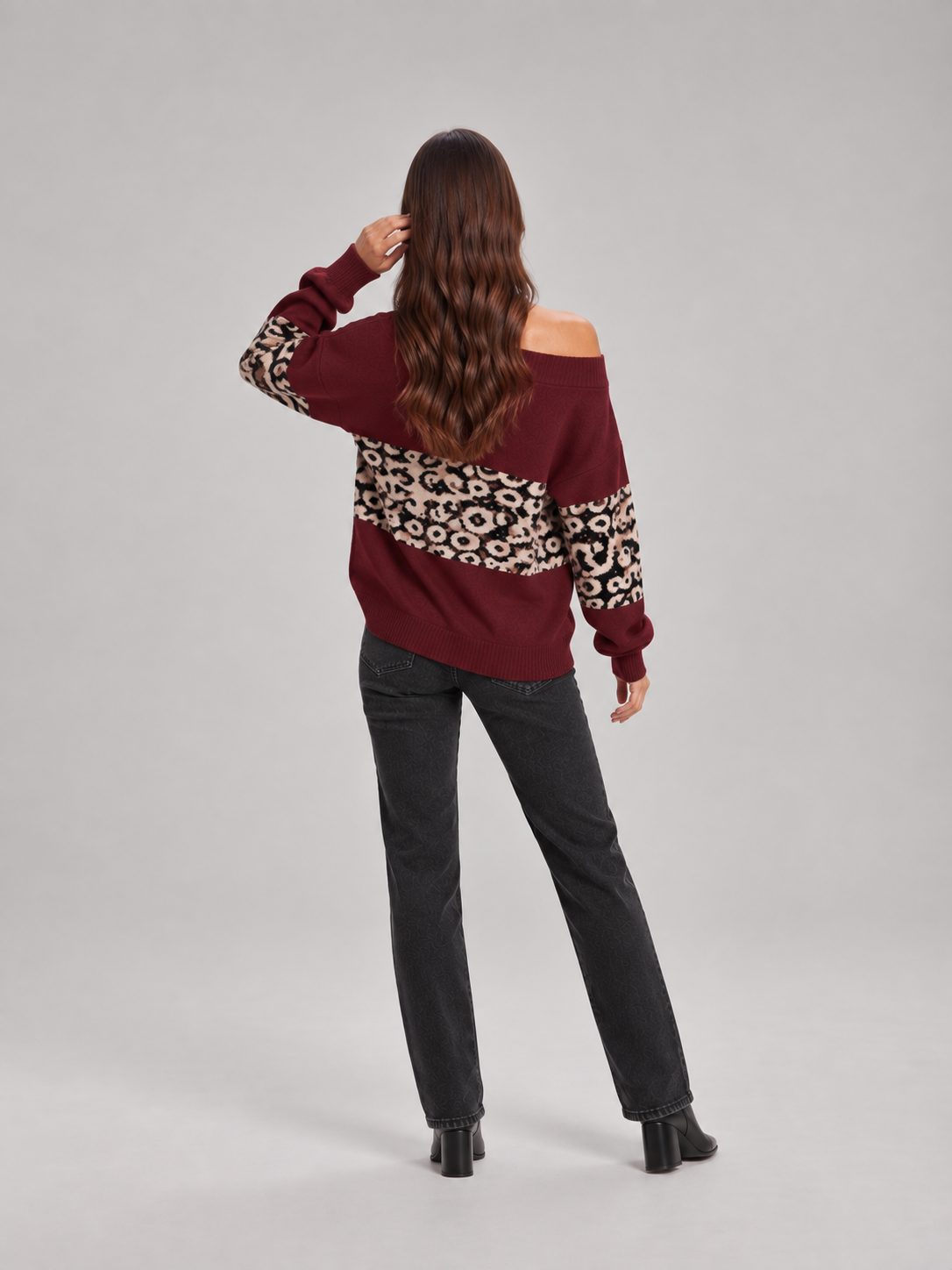 Loovay Rovina Off Shoulder Sweater met Luipaardprint