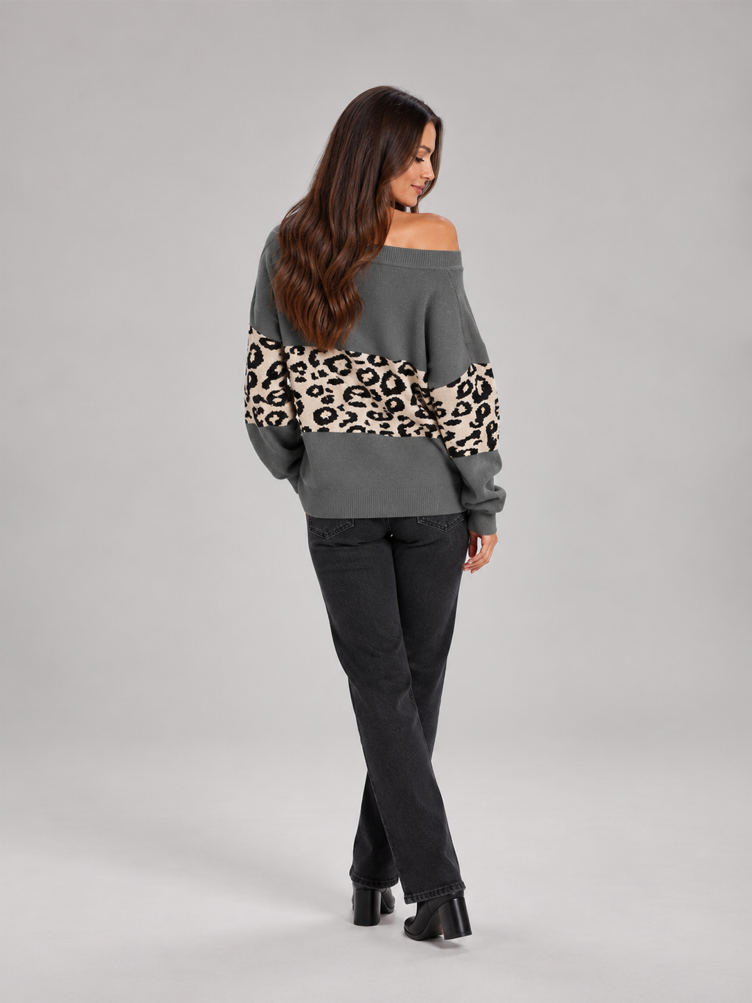 Loovay Rovina Off Shoulder Sweater met Luipaardprint