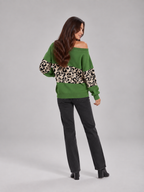 Loovay Rovina Off Shoulder Sweater met Luipaardprint