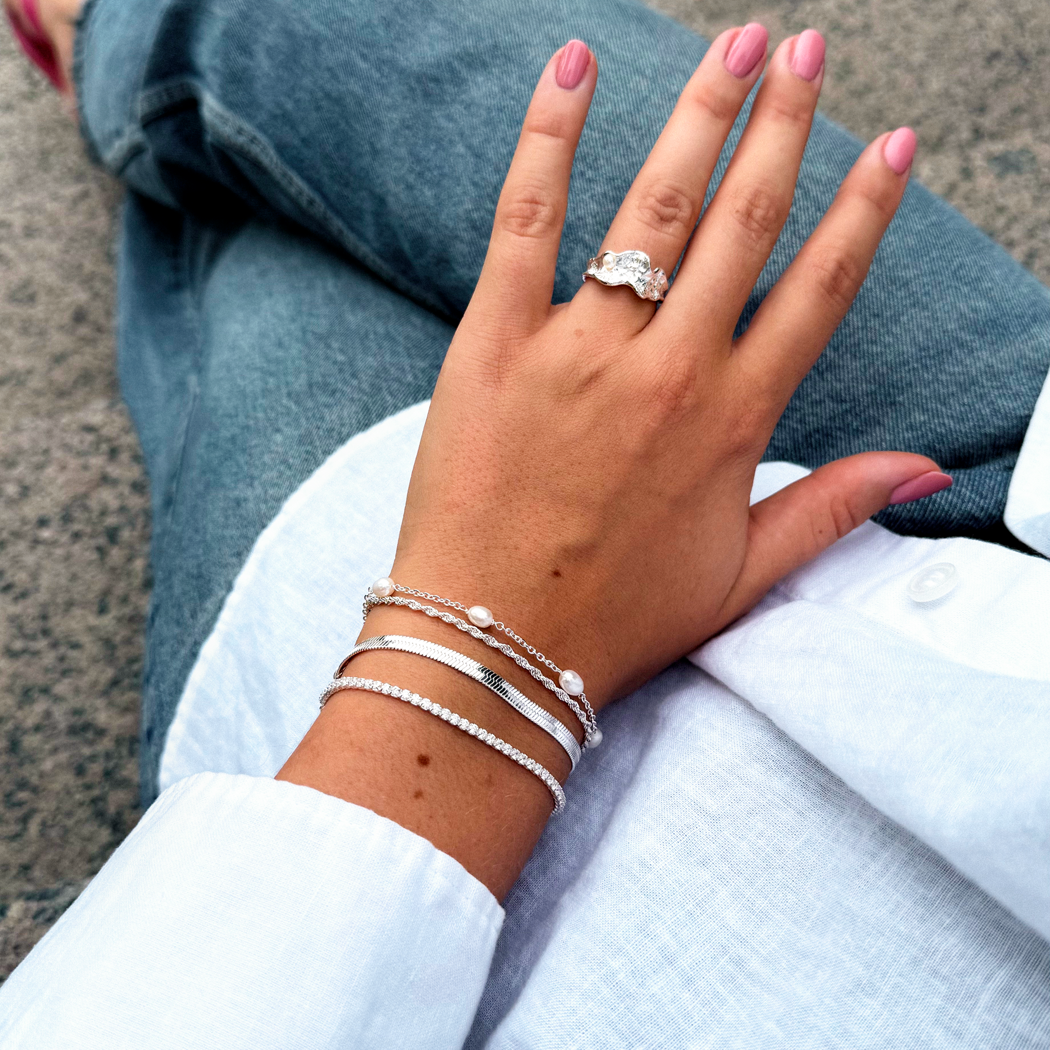 Loovay Lunéva Armband, Zilverkleurige Zoetwaterparel Armband