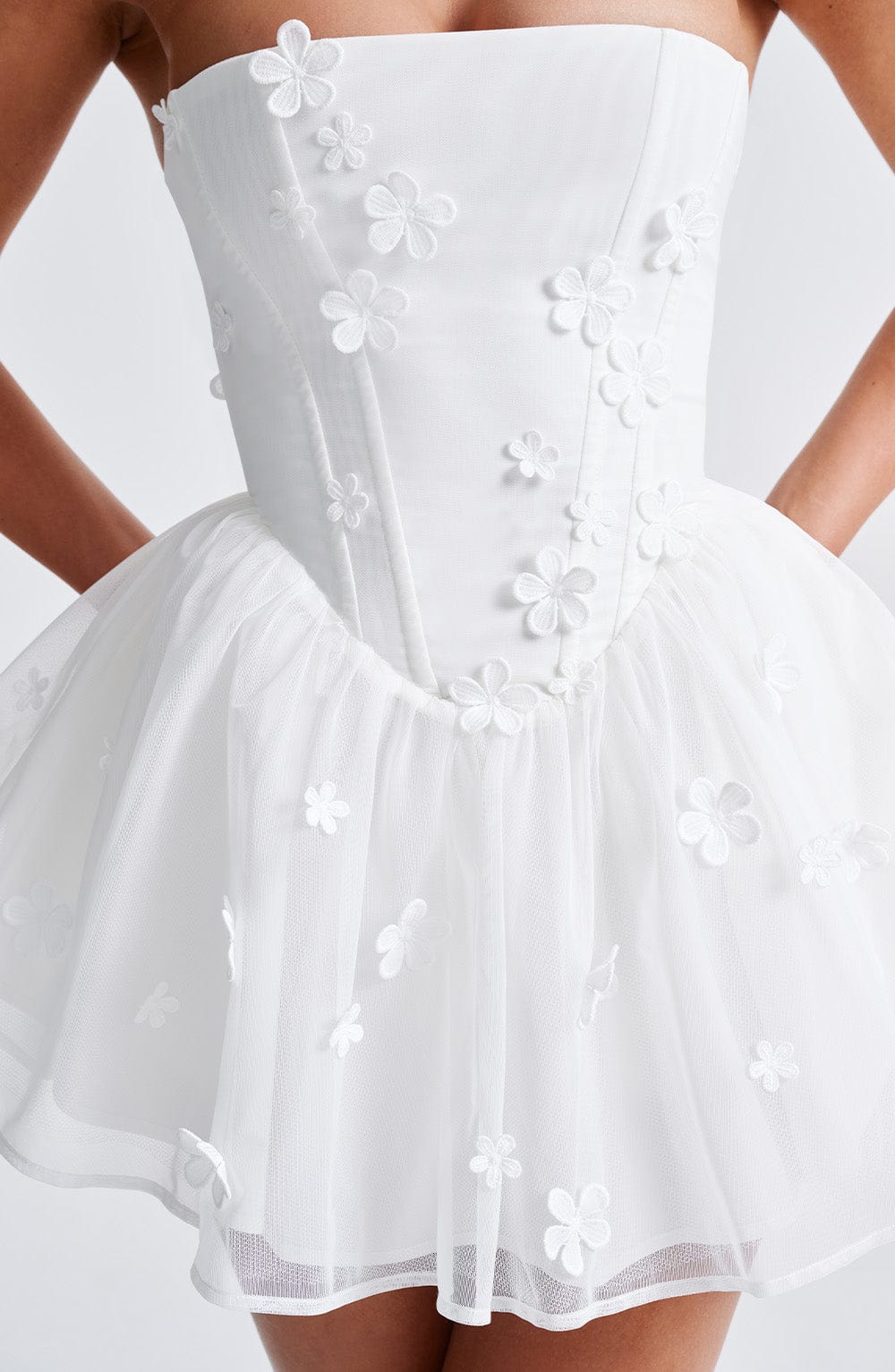 Loovay Fiorenna Strapless Mini Jurk met Bloemenapplicaties